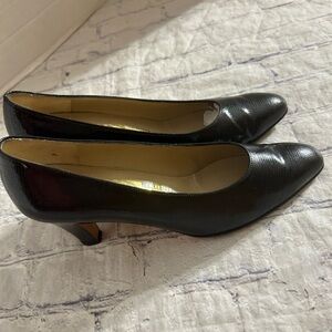 SALVATORE FERRAGAMO BLACK SKIN PRINT LEATHER ALMOND TOE PUMPS WOMEN’S SIZE 6.5B